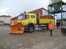 Maquinaria para reforzar la limpieza de la nieve en las carreteras aragonesas.