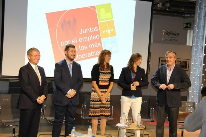'Juntos Por El Empleo'  De Accenture, Compromiso Y Transparencia Y Seres