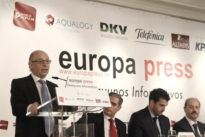 El ministro Cristóbal Montoro en los Desayunos de Europa Press