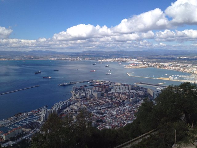 Vista de la Bahía de Algeciras desde Gibraltar