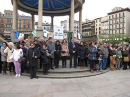 Concentracíon del Gobierno de Navarra contra la violencia de género.