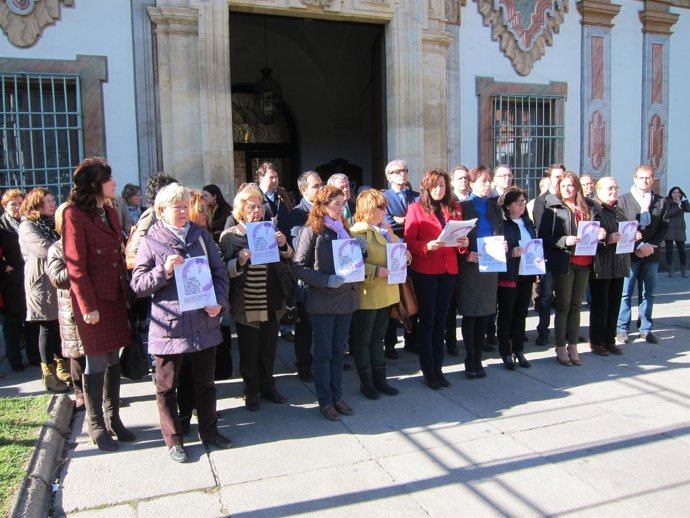 Concentración ante el Palacio de la Merced