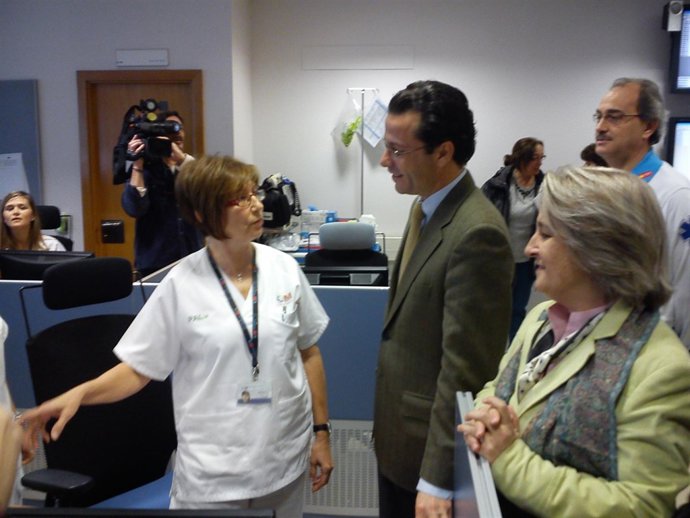 Lasquetty durante una visita a la sede del SUMMA 112