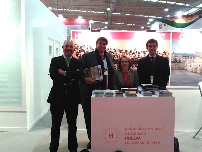 Profesionales del Patronato en la Feria Intur. 