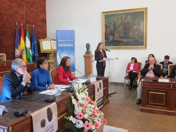 Ceballos, entre Pineda y Moreno, durante el acto