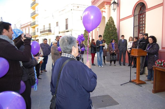 Vecinos de Alcalá de Guadaíra contra la violencia de género.