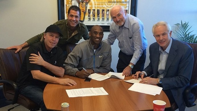 Kobe Bryant Los Angeles Lakers renovación contrato