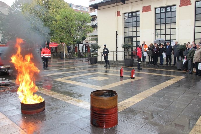 Exhibición inaugural de la Semana de Prevención de Incendios