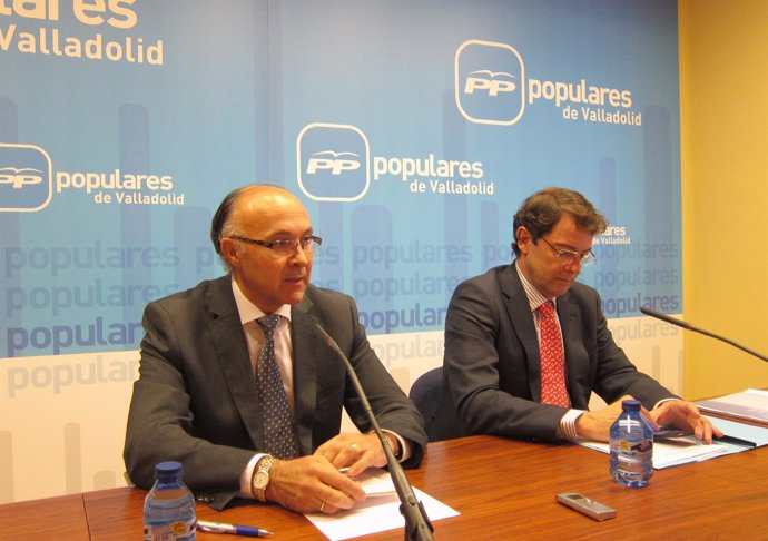 Ruiz Medrano y Fernández Mañueco durante la rueda de prensa