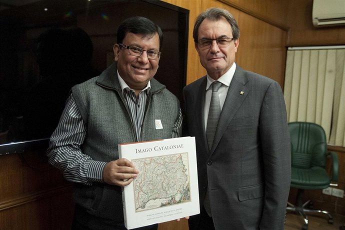 Artur Mas y el consejero delegado de Air India, Rohit Nandan