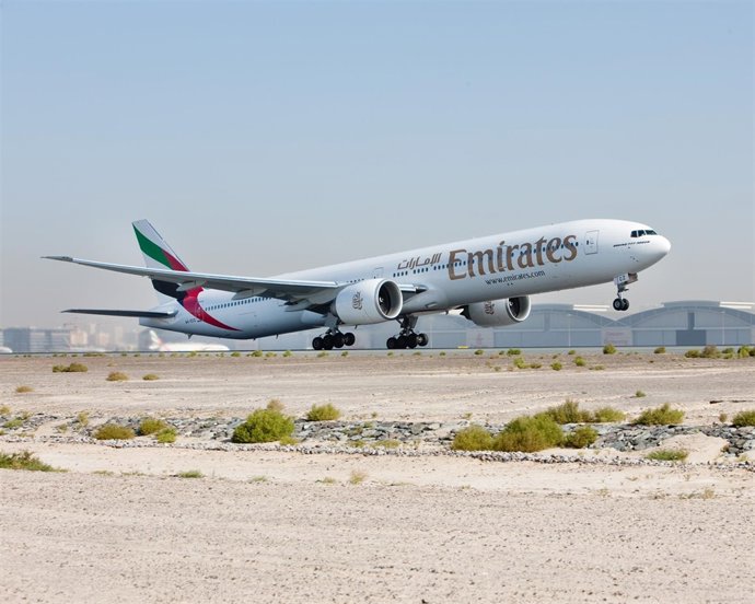 Avión De Emirates