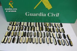 Cilindros intervenidos a un 'bolero' en El Prat