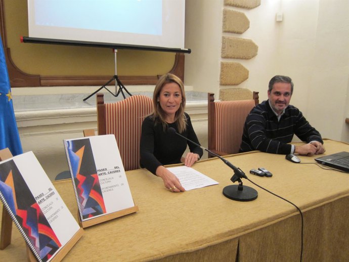Presentación Del Programa 'Paseo Del Arte' En Cáceres