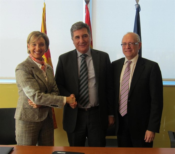 Ibercaja aporta 18.000 euros para un autobús adaptado para donaciones de sangre