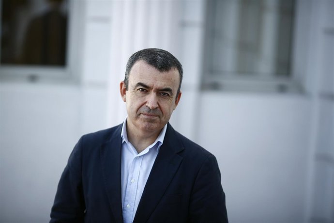 El escritor Lorenzo Silva presenta 'Siete ciudades en África'