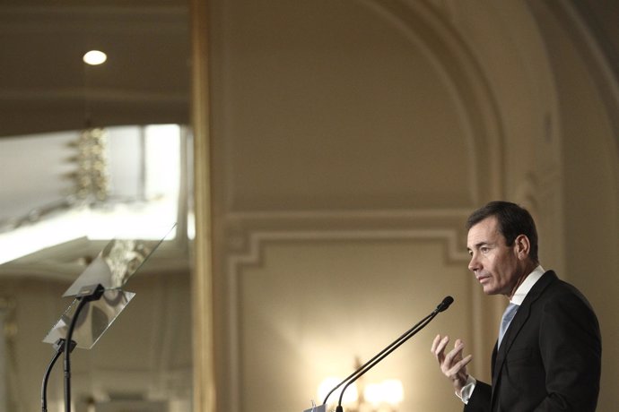 Tomás Gómez en el desayuno presentado por Chacón