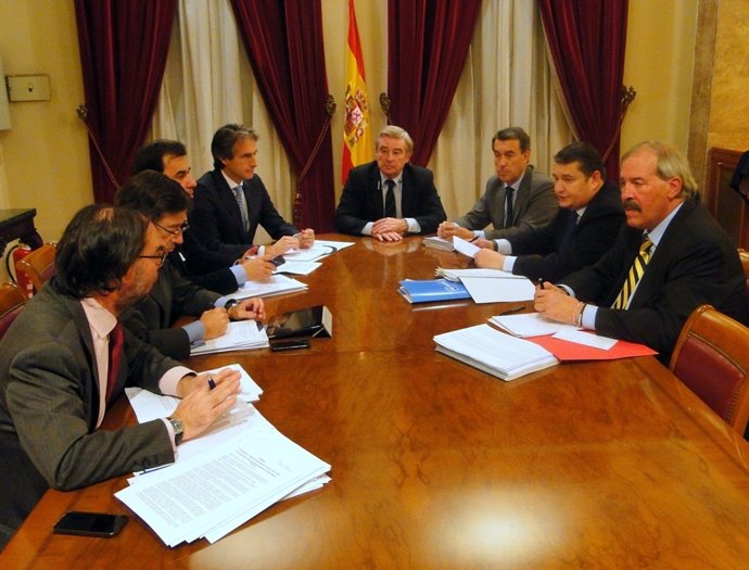 De la Serna con senadores del PP 