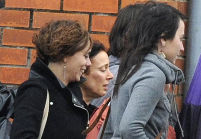 La etarra Inés del Rio (en el centro)abandona la cárcel de Teixeiro (A Coruña)