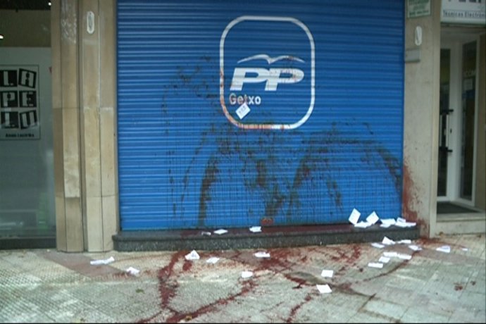Atacan la sede del PP en Getxo