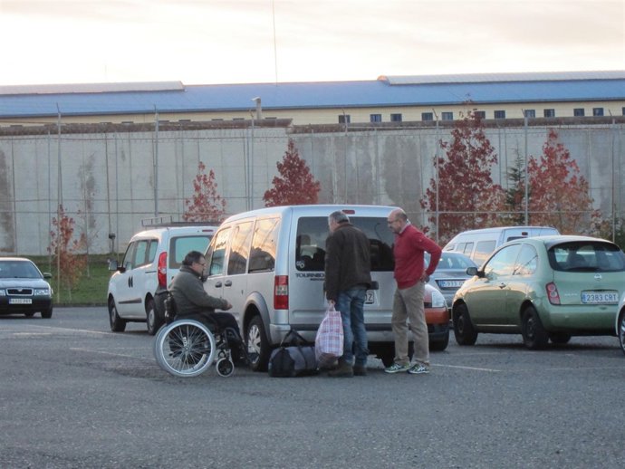 El etarra Iñigo Akaiturri sale de la cárcel de A Lama