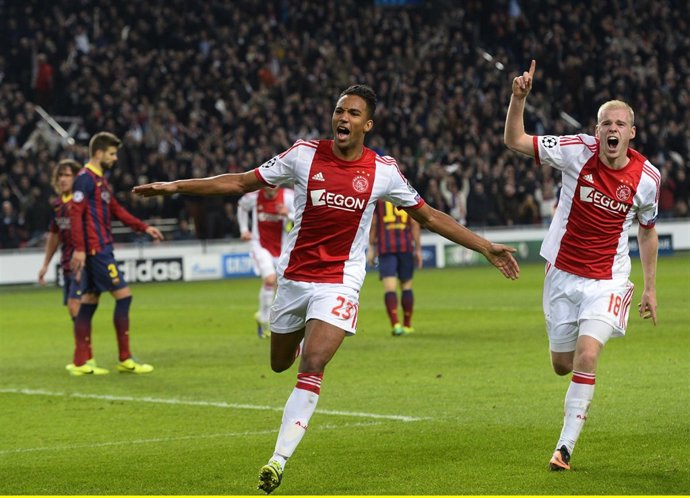 Hoesen, del Ajax, celebra un gol ante el FC Barcelona