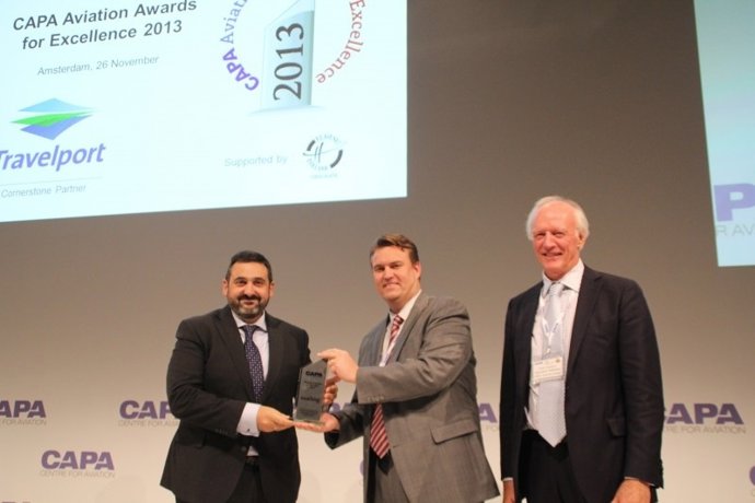 El presidente de Vueling A.Cruz recoge el premio Capa a la mejor aerolínea 2013