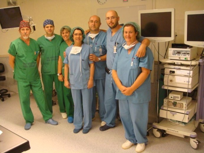 Cirujanos del CHUS que realizaron cirugía micropercutánea de litiasis renal