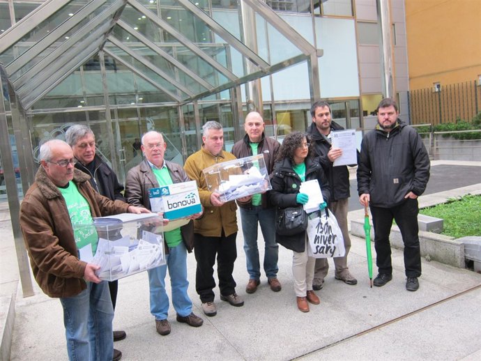 Entrega de las papeletas de la consulta