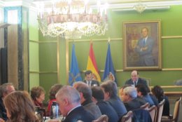 Agustín Iglesias Caunedo preside el Pleno Municipal de Oviedo