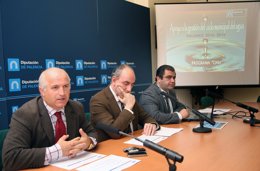 Hernandez (C) en la presentación del programa CIMA