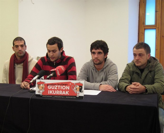 Rueda de prensa de acusados por incidentes en el chupinazo de 2010.