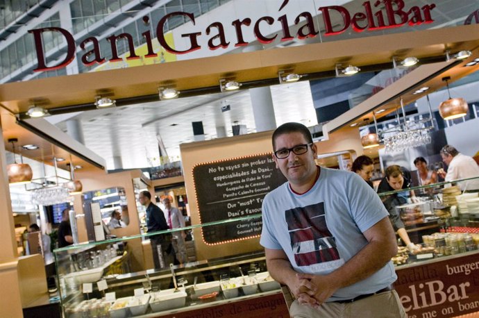 Dani García estrella Michelin en su nuevo bar en aeropuerto Deli Bar