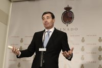 Diputados y senadores del PSOE critican la "pasada de frenada" de Tomás Gómez y el "uso" del escaño para su estrategia