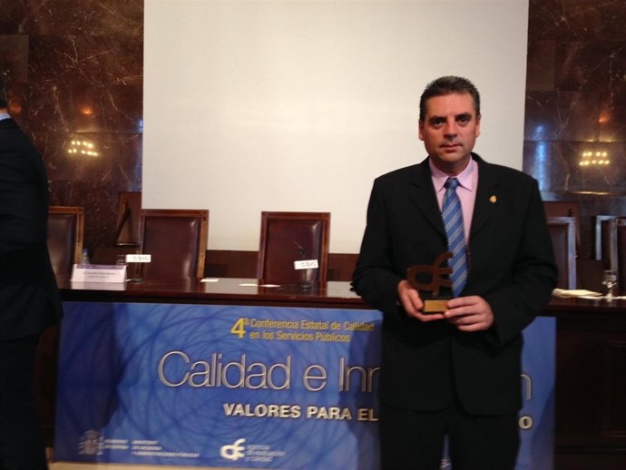 Ángel Vera recoge el accésit del Ministerio de Hacienda