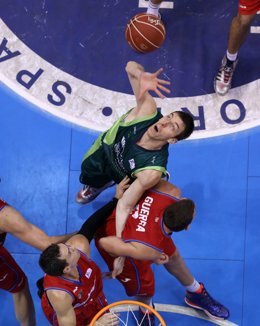 Fran Vázquez en el Unicaja - Estudiantes