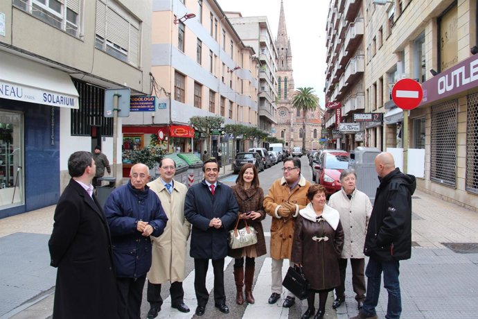 El alcalde con comerciantes de la calle Mártires