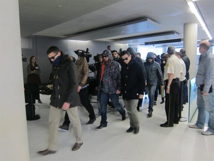 Mossos imputados acuden a declarar arropados por colegas