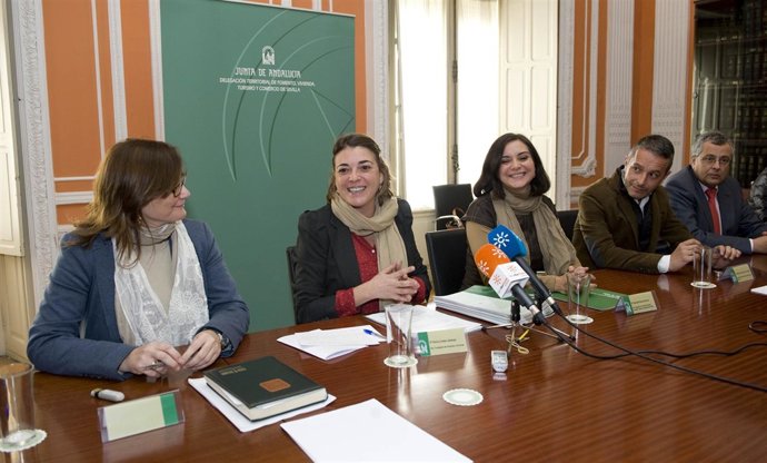 La consejera de Fomento y Vivienda, Elena Cortés