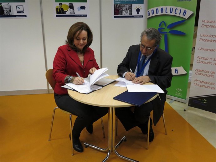 Rojo y Narváez, durante la firma del acuerdo.