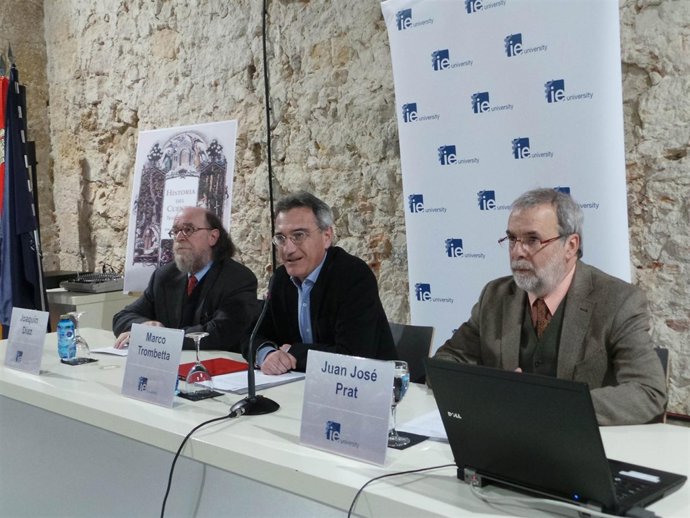 Díaz (i), en la presentación de la obra de Prat. 