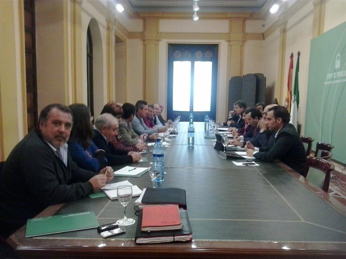 Reunión de la plataforma prohospital guadalhorce y la consejera Sánchez rubio