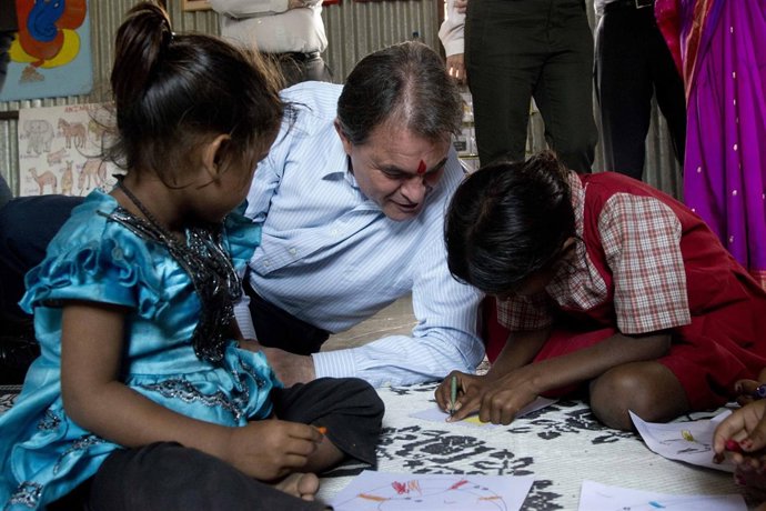 Visita del pte.A.Mas al proyecto Educo en Pune (India)