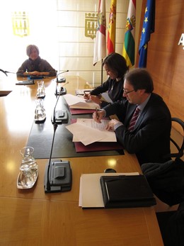 Gamarra y Simón firman el convenio para la Intervención en Madre de Dios