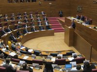 Oposición expresa su "indignación" y Fabra su "solidaridad" con todos los parados "del sector público o privado"