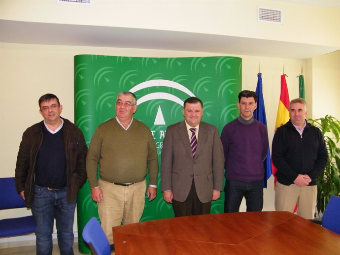 Zurera (centro) con representantes de las ADSG