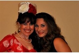 Las Artistas Raquel Palma Y Rosario Alberaila