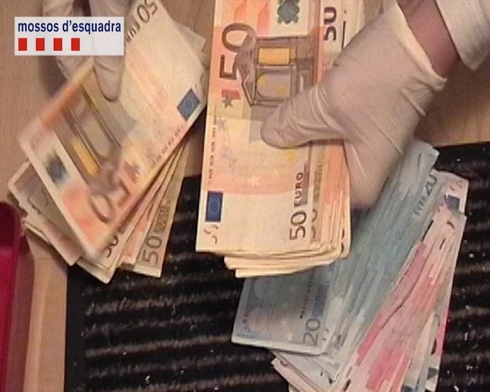 Dinero intervenido en un golpe contra el tráfico de drogas en un prostíbulo
