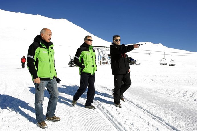 Eduardo Arasti y Santiago Recio visitan la estación de Alto Campoo
