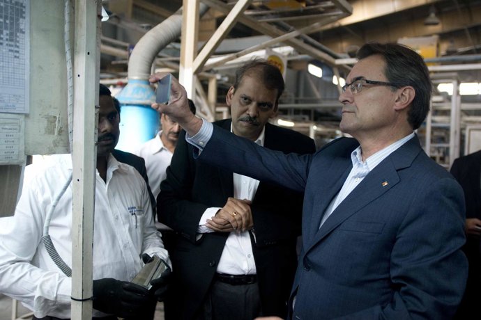 El pte.A.Mas visita la empresa Tata-Ficosa