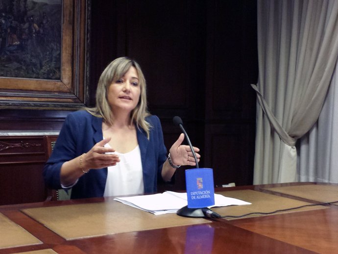 La portavoz del PSOE en la Diputación de Almería, Esperanza Pérez